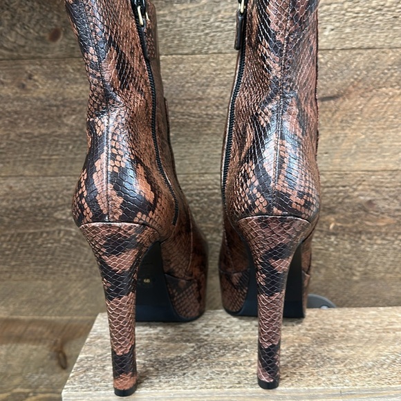 STUART WEITZMAN  Dancefloor 130 Bootie Size 6 - Picture 3 of 6